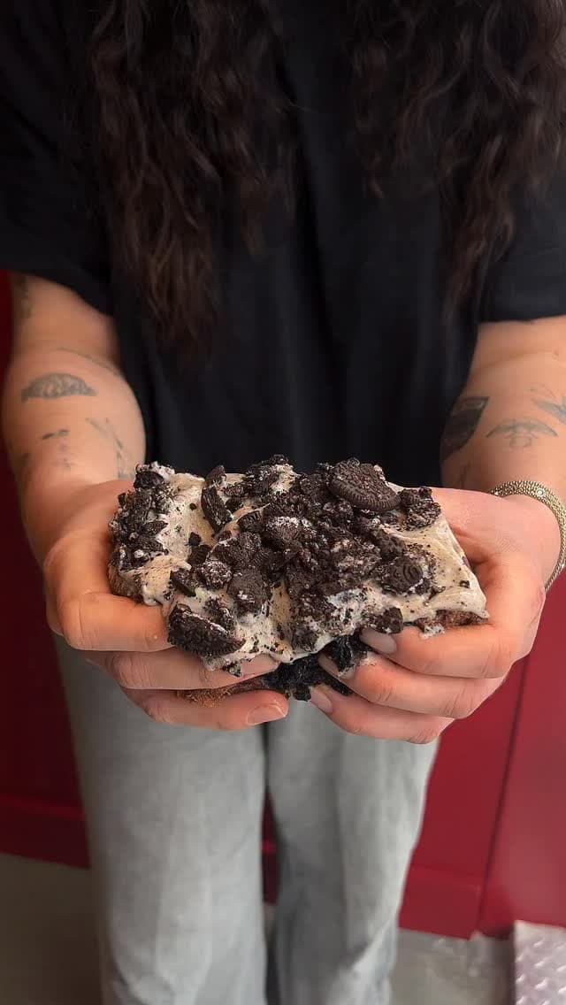 Voici notre Oreo Roll. Disponible jusqu'à rupture de stock.